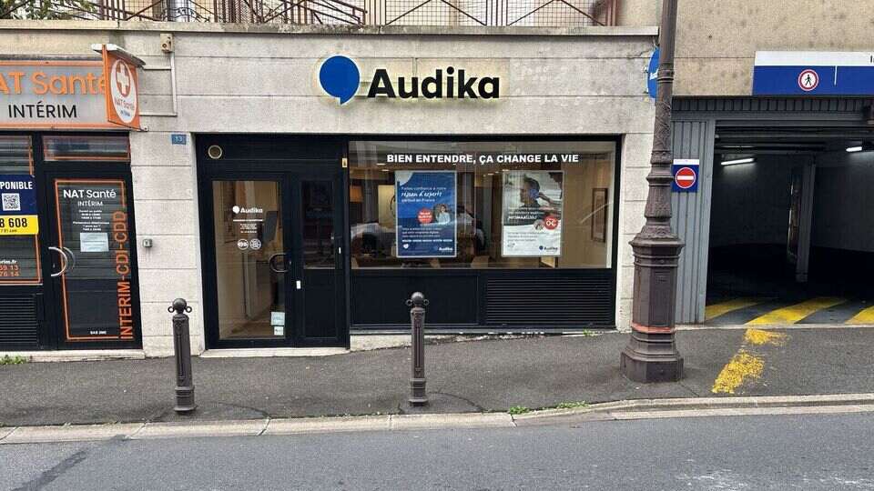 Devanture et vitrine de l'audioprothésiste Audika à Melun