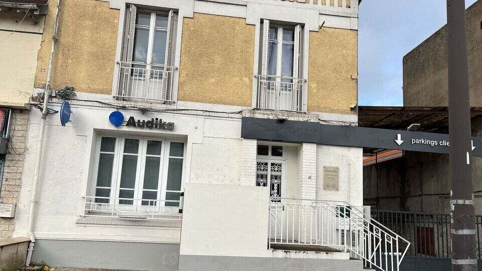 Devanture et vitrine de l'audioprothésiste Audika à Melun Gare