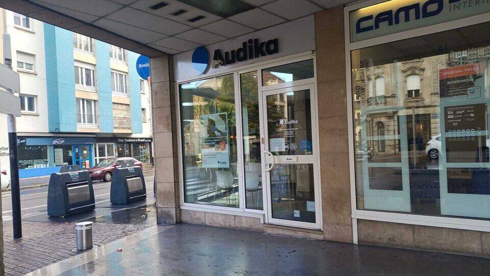 Devanture et vitrine de l'audioprothésiste Audika à Metz Centre