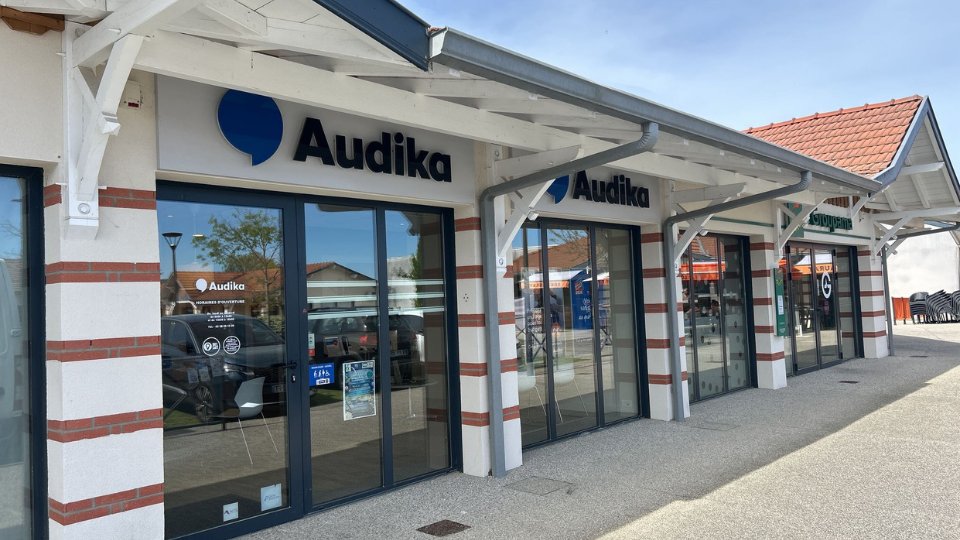 devanture centre auditif audika mimizan