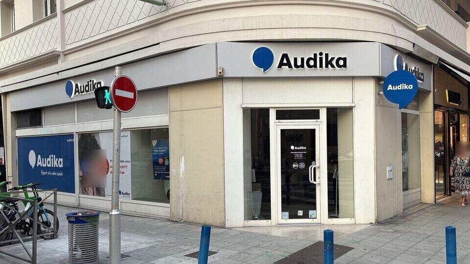 Devanture et vitrine de l'audioprothésiste Audika à Nice Hôtel des Postes