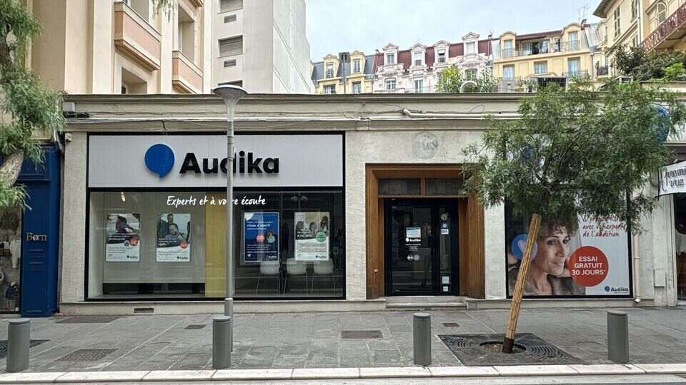 Devanture et vitrine de l'audioprothésiste Audika à Nice Karr
