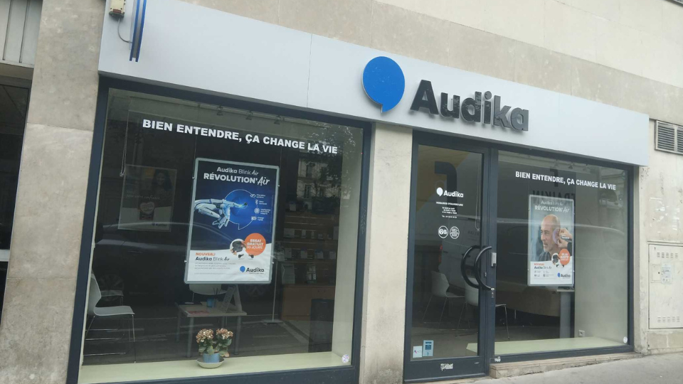 devanture centre auditif audika paris hermel