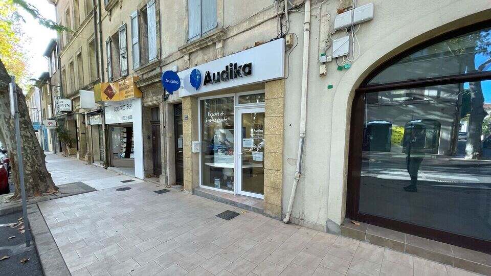 Devanture et vitrine de l'audioprothésiste Audika à Pertuis