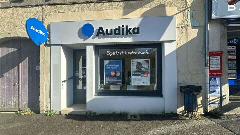 Devanture et vitrine de l'audioprothésiste Audika à Quimperlé