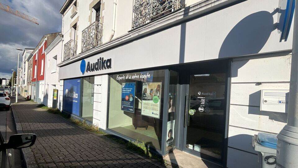Devanture et vitrine de l'audioprothésiste Audika à Reze