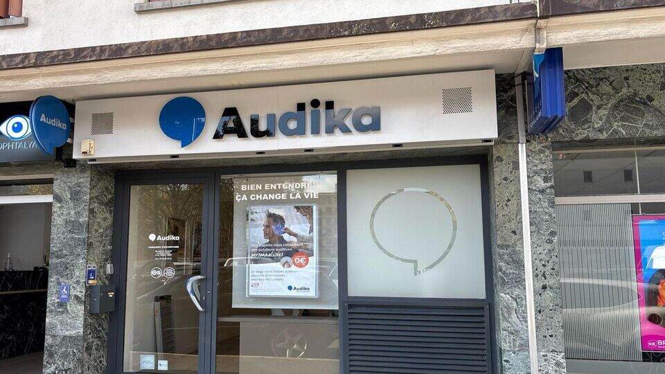 Devanture et vitrine de l'audioprothésiste Audika à Rosny-sous-Bois
