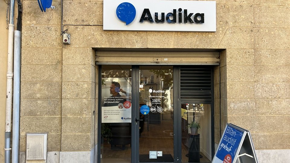 Devanture et vitrine de l'audioprothésiste Audika à Aix-en-Provence Boulevard Carnot