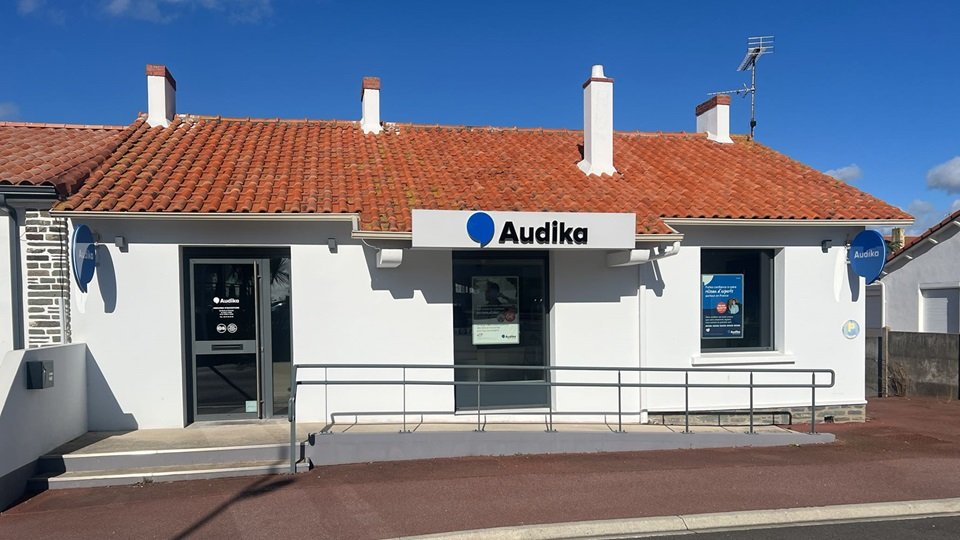 Devanture et vitrine de l'audioprothésiste Audika à Saint-Gilles-Croix-de-Vie