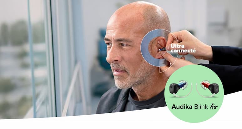 homme avec Audika Blink Air appareil auditif