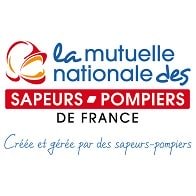 Logo de la Mutuelle Nationale des Sapeurs-Pompiers de France, accompagnée du texte ’Créée et gérée par des sapeurs-pompiers’.