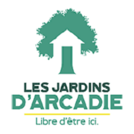 Logo Les Jardins d’Arcadie avec le slogan ’Libre d’être ici’ et un arbre stylisé en forme de maison.
