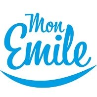 Logo Mon Emile, texte bleu avec une typographie manuscrite sur une courbe en arc.