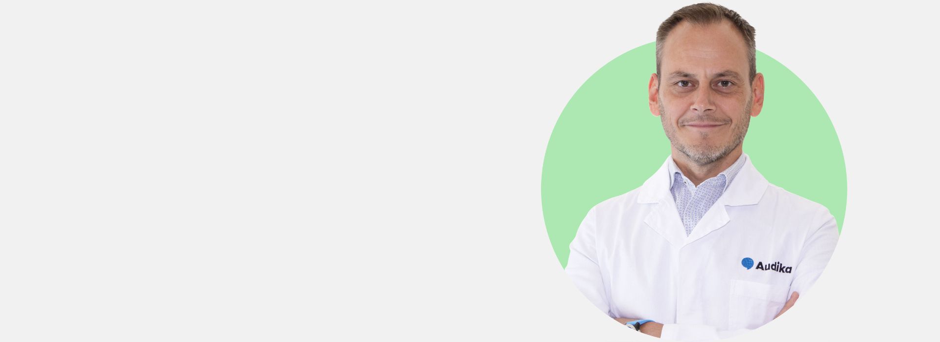 Denis Susana, audioprotesista presso un centro acustico Audika.