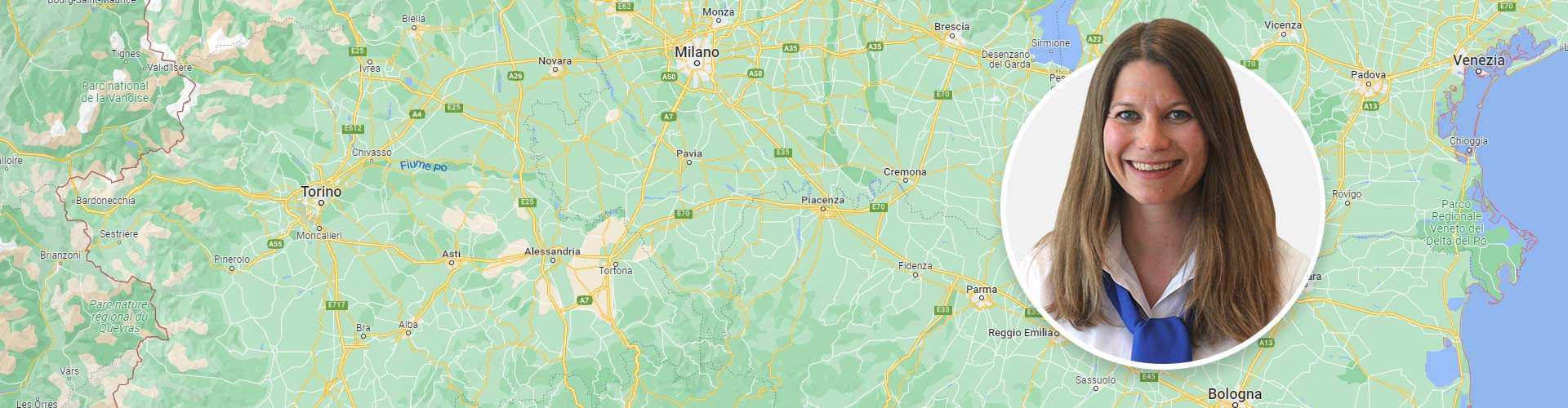 Una mappa geografica del nord Italia mostra città come Milano, Torino e Venezia. Sul lato destro, una audioprotessita Audika sorridente. 