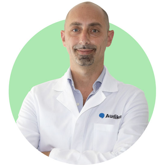 Stefano Buono, audioprotesista presso il centro acutico Audika.