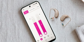 Oticon hoortoestellen die verbonden zijn met MyMusic