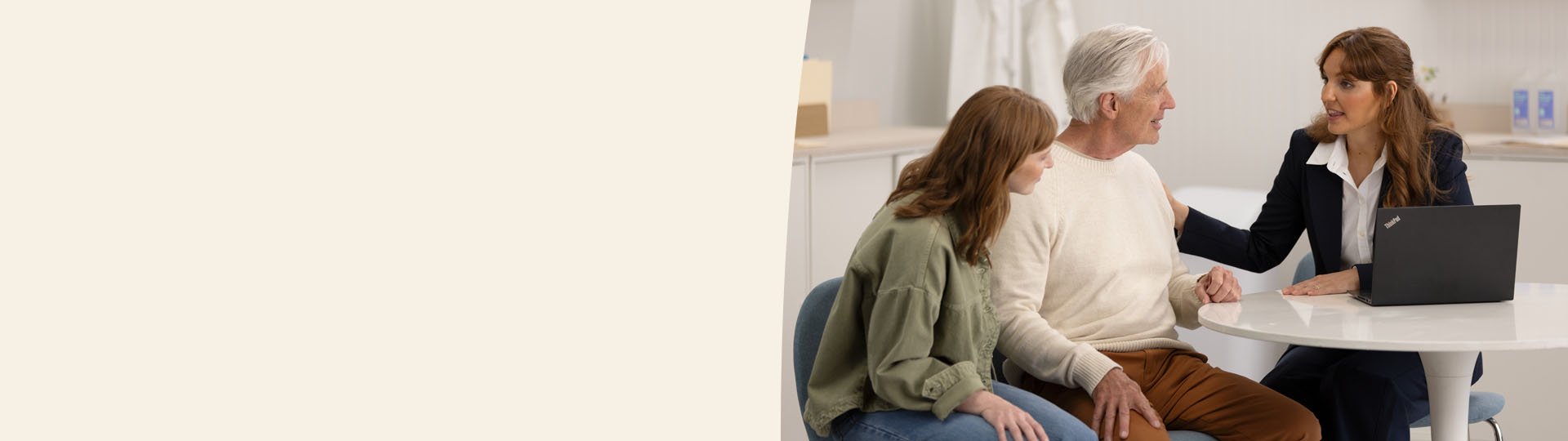 adviesgesprek met audicien tijdens inloopuur