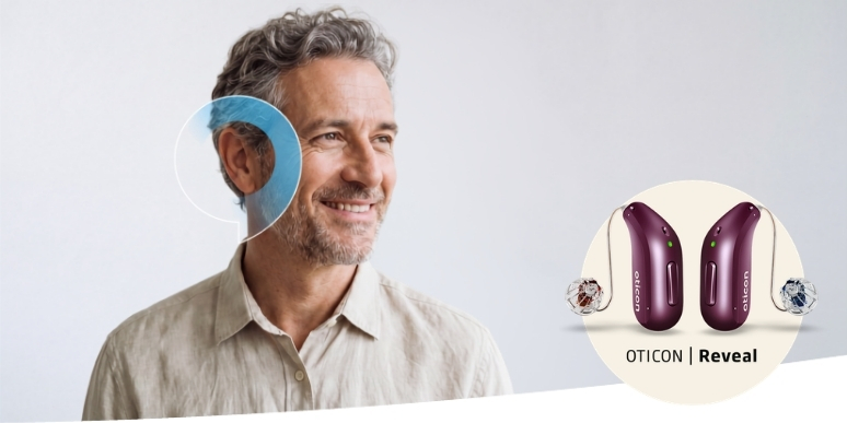 Een man die de Oticon Reveal in heeft en een Cirkel met de Oticon Reveal afgebeeld