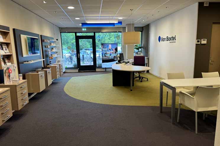 Gehoorcentrum van Audika in Emmeloord met moderne inrichting en adviesruimte.