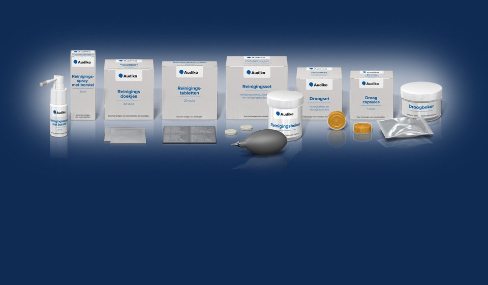 Onderhoudsproducten voor het reinigen en drogen van hoortoestellen, inclusief sprays, doekjes, tabletten en droogsets.