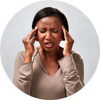 Een vrouw die last heeft van stress en overbelasting