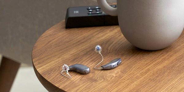 Aparat słuchowy Oticon Jet™.