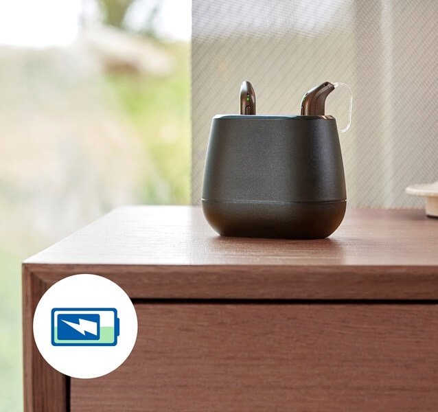 Funkcje Oticon Intent™ – ładowarka do aparatów słuchowych.