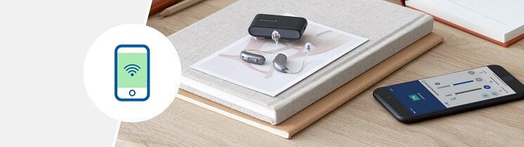 Funkcje Oticon Zircon™ – aplikacja mobilna Oticon Companion™ i zestaw słuchowy na blacie.