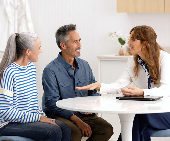 Opcje finansowania i refundacji aparatów słuchowych omówione podczas konsultacji.