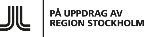 Logotyp med svart grafik av tre parallella linjer som böjer sig inåt, följt av texten ’PÅ UPPDRAG AV REGION STOCKHOLM’ i versaler på vit bakgrund.