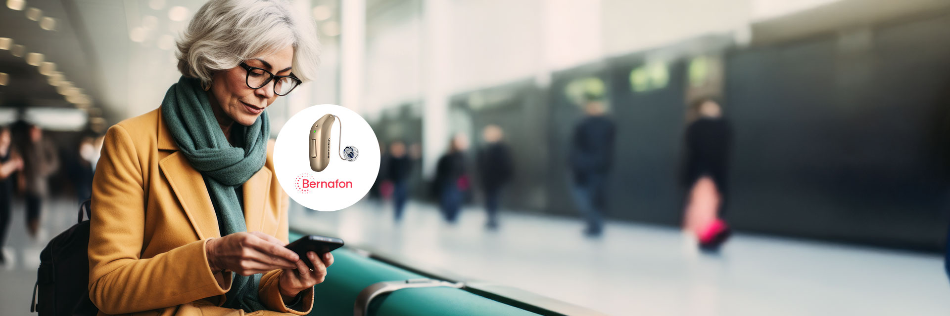 Bild på en man och ett barn som har en hörapparat som är av hörapparatsmodellen Bernafon