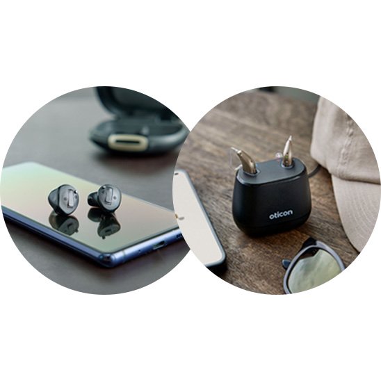  Två typer av diskreta hörapparater: hörlurssladdsmönster på smartphone och laddningsstation för bakom-örat-modeller.
