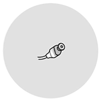 Bild på ett vaxfilter som sitter på en bakom-örat-hörapparat