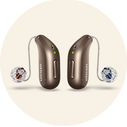 Två bruna Oticon Intent hörapparater i typerna minirite