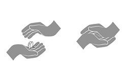  Fyra händer håller en hörapparat för reparation eller felsökning.