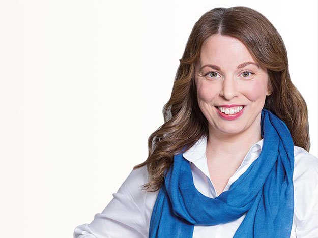  Anna berättar om hur det går till att prova ut hörselskydd.