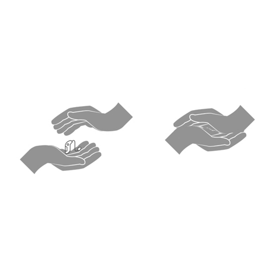  Två händer som håller en hörapparat för felsökning och kontroll av hörapparat