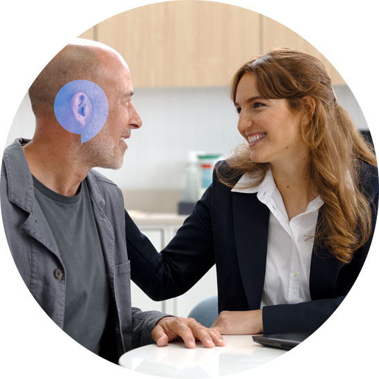 Man som besöker Audikas hörselklinik i Uppsala för att göra ett hörseltest