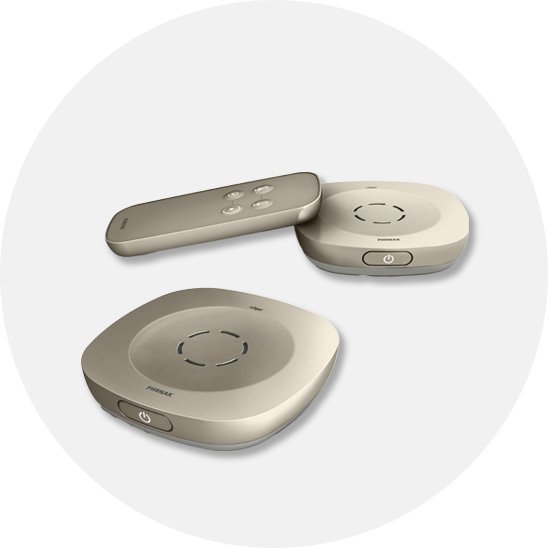  Arbetshjälpmedel i beige design, inklusive två enheter och en fjärrkontroll, kompatibla med hörapparater.