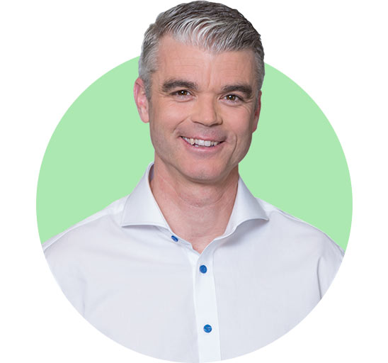  Vår audionom Henrik diskuterar symtom på nedsatt hörsel.