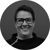 Bild på kundservicemedarbetaren Carina som hjälper dig med din hörsel på Audika