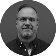 Bild på kundservicemedarbetaren Peter som hjälper dig att komma i kontakt med en audionom på Audika
