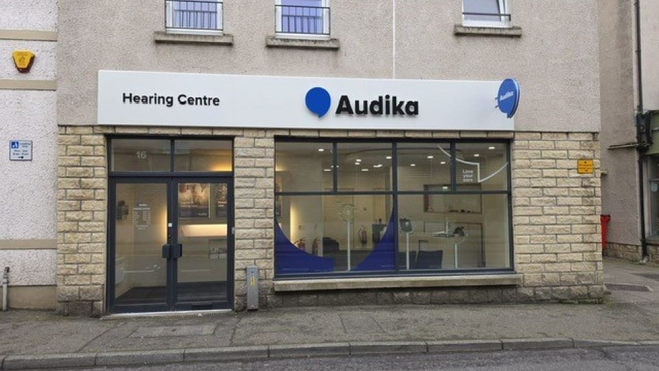 Exterior of Audika Inverness hearing clinic