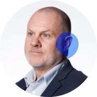 A picture of Hidden Hearing audiologist Barry Ormond with a blue speech bubble overlayed on his ear