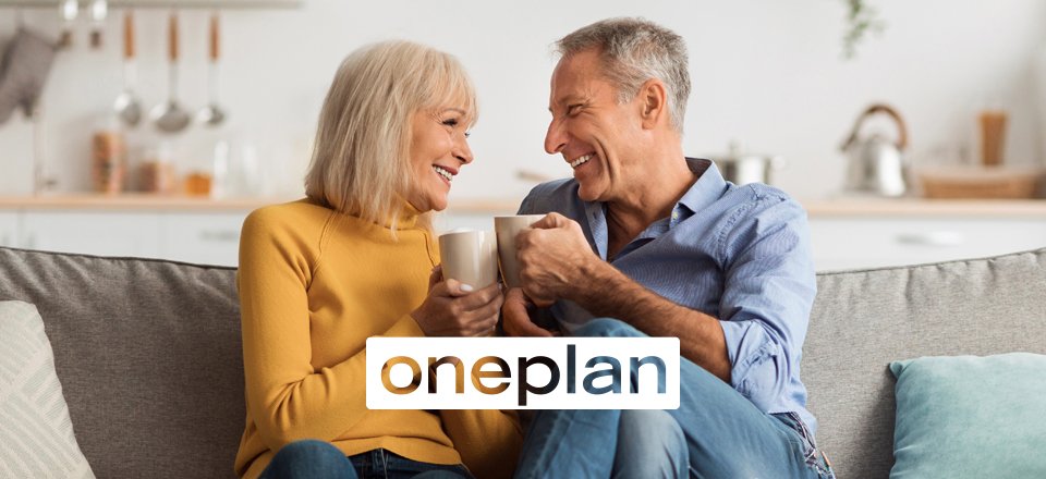 Couple sitting on a couch in a cozy living room, drinking coffee with the Oneplan logo in the foreground.