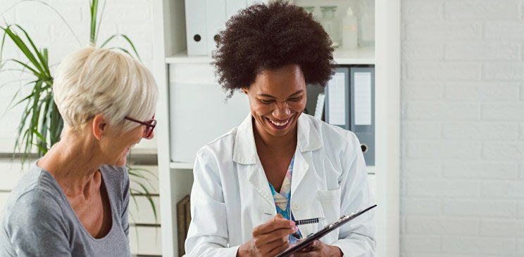 Consultation avec un audioprothésiste pour évaluation des troubles auditifs