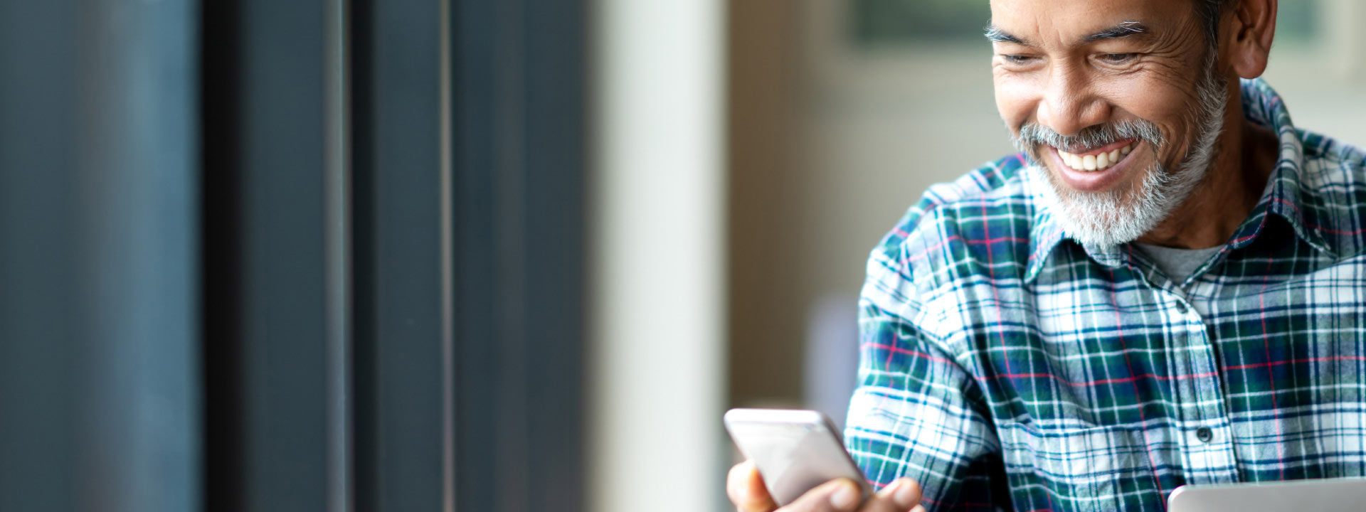 Image show man and a women get into a hearing clinic