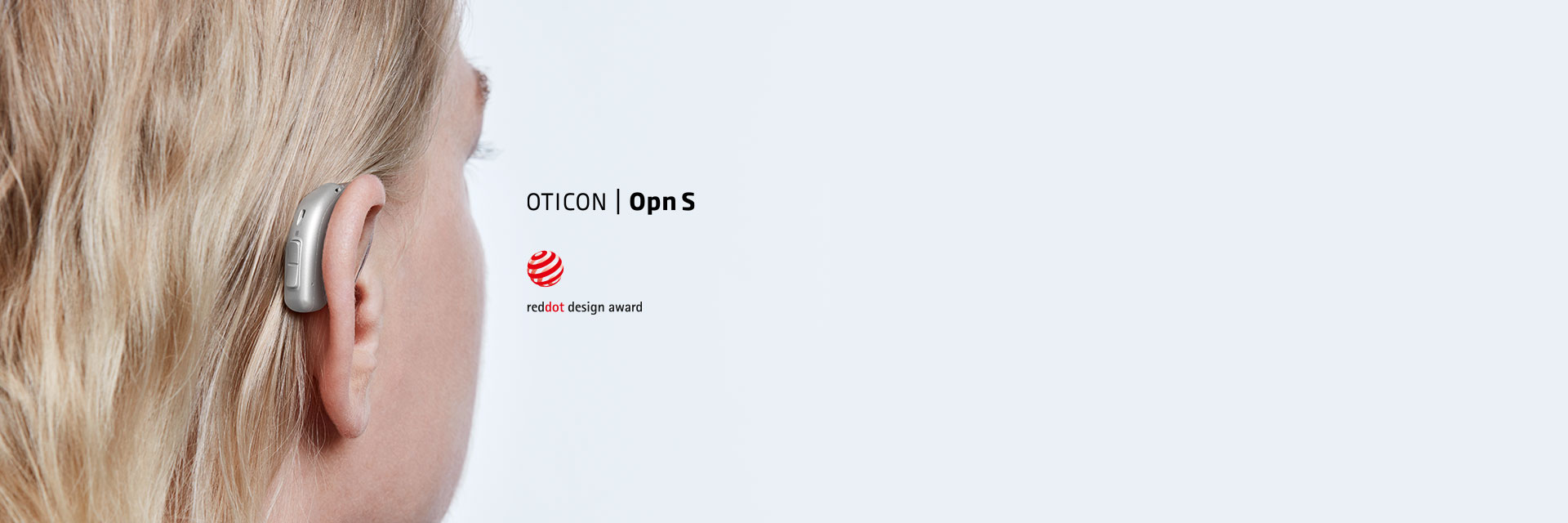 Aparelhos auditivos Oticon Opn S atrás da orelha com destaque para o prêmio Red Dot Design Award.