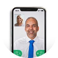 L’image montre un écran de smartphone avec un audiologue qui parle à un utilisateur d’appareil auditif